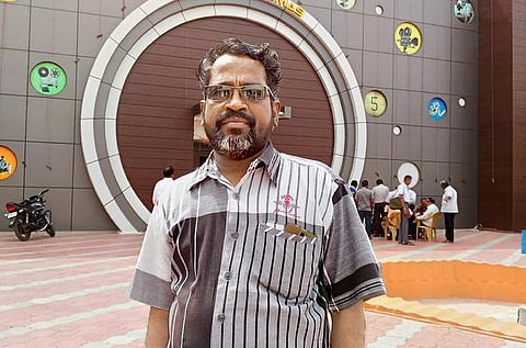 பள்ளிக்கூடங்களுக்குள் உலக சினிமா.. ஒரு இயக்குநரின் புது முயற்சி!