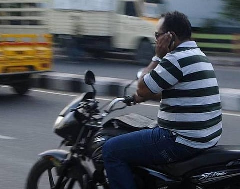 அசல் ஓட்டுநர் உரிமம் வைத்திருக்காவிட்டால் மூன்று மாத சிறை தண்டனை அறிவிப்பு: உங்கள் கருத்து என்ன?