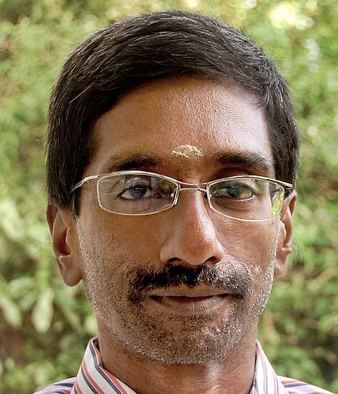 நெடிதுயர்ந்து நிற்கும் நடுகல்.. தெய்வமாய் வணங்கும் மக்கள்..!