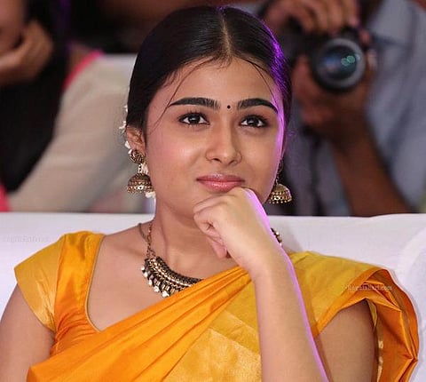 திறப்பு விழாவுக்கு வந்த நாயகிக்கு திடீர் உடல் நலக்குறைவு