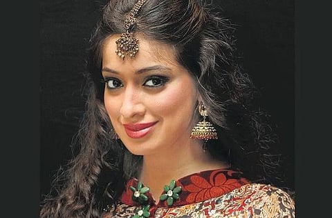 தோனி யார்? - நடிகை ராய் லட்சுமி பதிலால் வெடிக்கும் சர்ச்சை