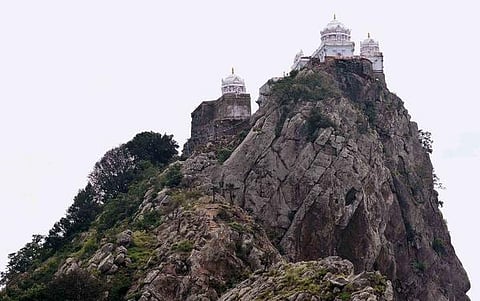 திருச்சி - நாமக்கல் இடையே மூலிகைகள் நிறைந்த சஞ்சீவி பர்வதம் என போற்றப்படும் தலைமலையின் பெருமையைக் குலைக்கும் ஆபத்தான கிரிவலம்