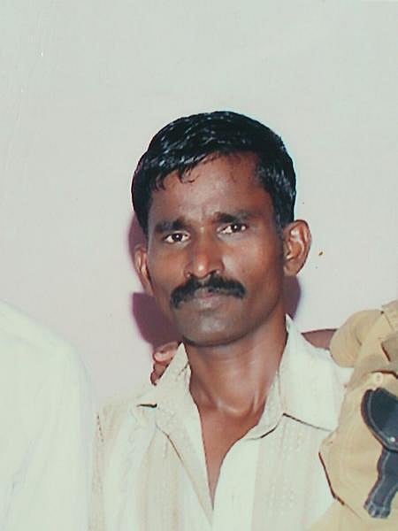 கடன் பிரச்சினையால் சிறுநீரகத்தை விற்க முயற்சி: கேரளாவில் நடக்க இருந்த அறுவை சிகிச்சை நிறுத்தம் - ஈரோடு மாவட்ட நிர்வாகம் அதிரடி நடவடிக்கை