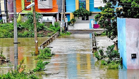 புறநகர்க் குடியிருப்புகள்: பருவமழை சென்னைக்குச் சாபமா?