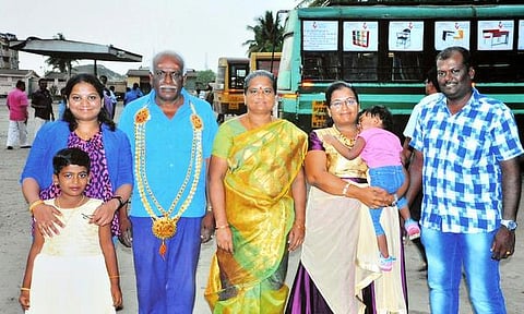 ஓய்வு பெற்றாலும் ஓடி வருகிறார் நஞ்சுண்டாபுரத்தை மறக்காத நடத்துநர்