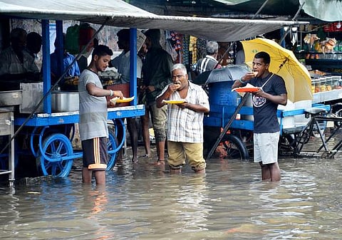 வெள்ளம் இல்லை…. ஆனால் மிதக்கிறது சென்னை!