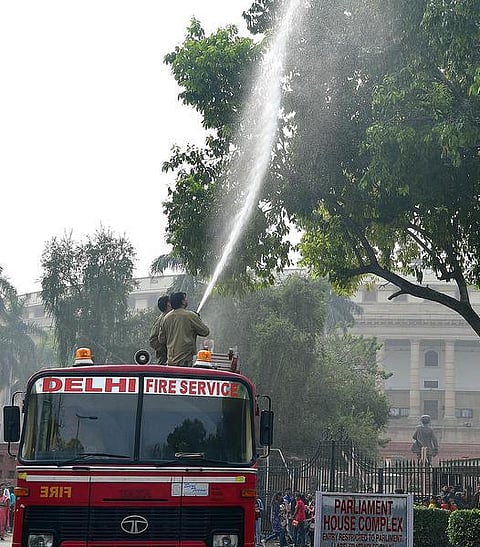 டெல்லியில் காற்று மாசு குறைகிறது: லாரிகள், கட்டுமான பணிக்கான தடை நீக்கம்
