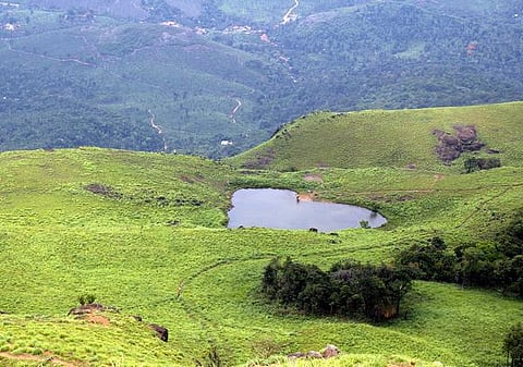 வியப்பூட்டும் இந்தியா: இதய வடிவ ஏரி