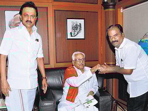 ஆர்.கே.நகரில் மீண்டும் மருதுகணேஷை நிறுத்த திமுக முடிவு: திமுக நிர்வாகிகளுடன் ஸ்டாலின் இன்று ஆலோசனை நடத்துகிறார்