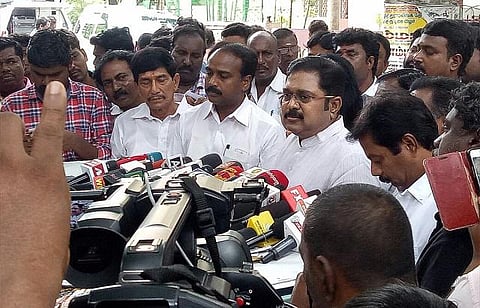 இரட்டை இலை சின்னம் விவகாரம்: டெல்லி உயர் நீதிமன்றத்தில் தினகரன் மேல்முறையீடு