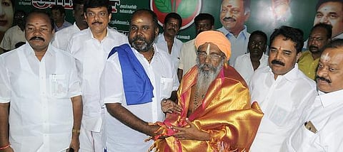 அதிமுகவுக்கு பால பிரஜாபதி அடிகளார் ஆதரவு