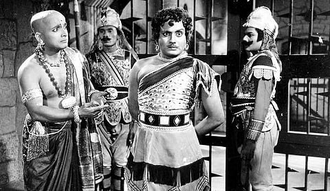 நீர்க்குமிழி: நம்பியாரை விஞ்சிய வில்லன்!- எஸ்.ஏ.நடராஜன்