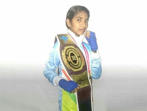 அறம் பழகு: யோகேஸ்வரி- சர்வதேச குத்துச்சண்டை போட்டிக்குச் செல்லக் காத்திருக்கும் அரசுப் பள்ளி மாணவி!