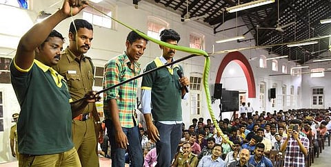 மதுரை பாம்பு சிநேகிதர்கள்!