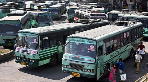 பொங்கல் பண்டிகையை முன்னிட்டு ஊருக்குச் செல்ல சிறப்பு பஸ்கள் போதிய அளவில் ஓடவில்லை: ஏமாற்றத்தில் மக்கள்; ஆன்லைன் முன்பதிவினருக்கு மட்டும் அவசர ஏற்பாடு