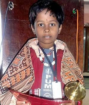 மதுப்பழக்கத்தை நிறுத்தச் செய்து தந்தையை கழிப்பறை கட்ட வைத்த 6 வயது சிறுமி