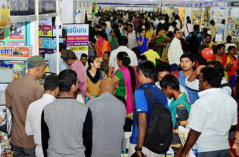 வாசகர்களின் கில்லாடி நடையைக் காண வேண்டுமா?