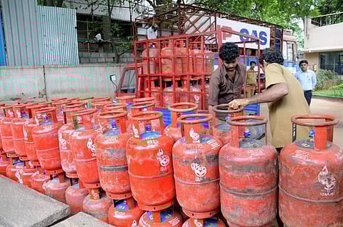 5 கிலோ சிறிய ரக சிலிண்டர்களுக்கு வரவேற்பு:  சென்னையில் மேலும் 8 இடங்களில் விற்பனை தொடக்கம்