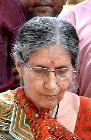 பிரதமர் மோடியின் மனைவி விபத்தில் சிக்கினார்