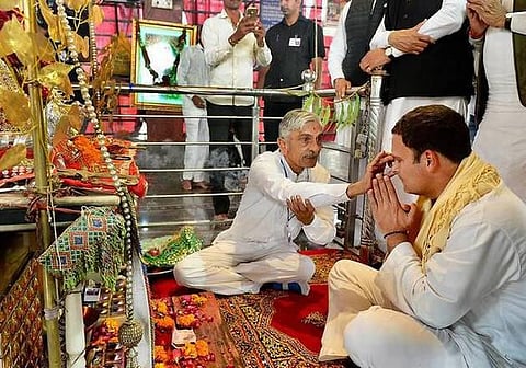 கர்நாடக தேர்தல் பிரச்சாரத்தில் கோயில்களுக்கு செல்கிறார் ராகுல் காந்தி: தொடரும் மென்மையான இந்துத்துவா அரசியல்