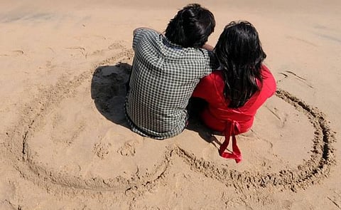 காதலர் தினம் பற்றி இந்தியர்கள் என்ன நினைக்கிறார்கள்?- ஆய்வில் சுவாரஸ்ய தகவல்கள்