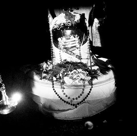 மஹா பெரியவா தாள்பட்ட தலம்: சங்கு சக்கரம் பொறித்த சுயம்புலிங்கம்