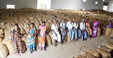 ஒழுங்குமுறை விற்பனைக் கூடங்களுக்கு என்னதான் பிரச்சினை?: உற்பத்தி செய்த விளைபொருட்களை விற்க திண்டாடும் விவசாயிகள்