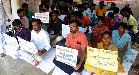 நீட் தேர்வுக்கு விலக்களிப்பதில் என்ன தயக்கம்?