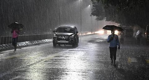 காற்றழுத்த தாழ்வு பகுதி வலுப்பெற வாய்ப்பு: லட்சத்தீவு பகுதிக்கு மீனவர்கள் 2 நாட்கள் செல்ல வேண்டாம்- சென்னை வானிலை ஆய்வு மையம் எச்சரிக்கை