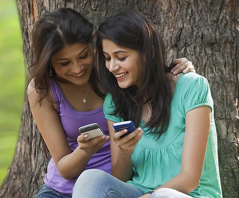 தமிழுக்கு கட் அவுட்!