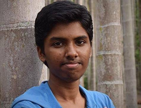 பேசும் படம்: ஒளி விளையாட்டு