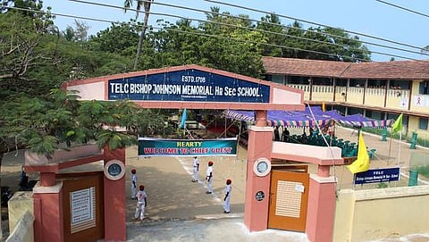 310 வயது பள்ளியும்.. பாரம்பரிய கலைகள் மீட்பும்!: தன்னலமற்ற தலைமையாசிரியரின் முயற்சி