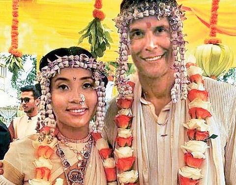 காதலியை மணந்த மிலிந்த்