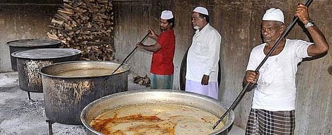 நோன்பு கஞ்சி தயாரிக்க பள்ளிவாசல்களுக்கு 5,145 டன் அரிசி: தமிழக அரசு அனுமதி