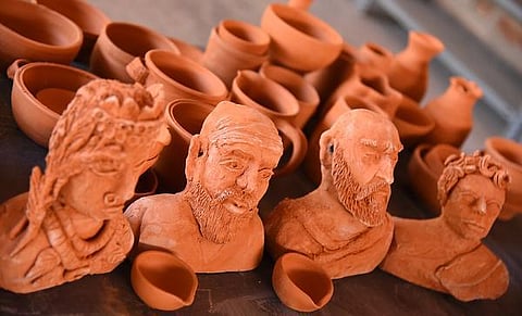 கல்லூரிச் சாலை: செராமிக் கலைவண்ணம்