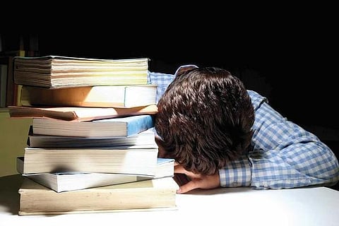 அடித்தட்டு மக்களின் கனவை நொறுக்கும் நீட்!