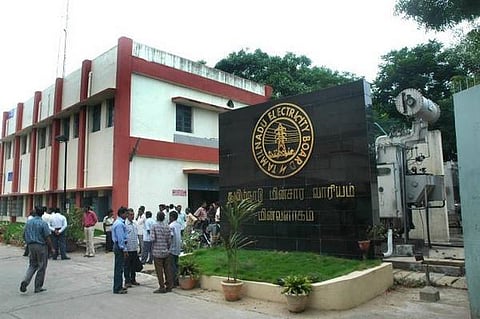 தமிழகத்தில் மின் இணைப்பு கட்டணம் உயர்கிறது: ஒழுங்குமுறை ஆணைய அனுமதிக்காக மின் வாரியம் காத்திருப்பு