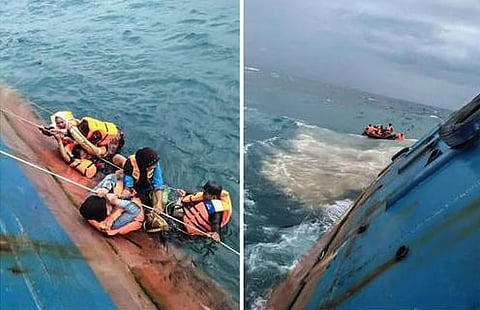 இந்தோனேசியாவில் படகு கவிழ்ந்து விபத்து: 24 பேர் பலி