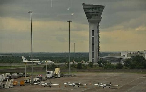 தரையிறங்கியபோது தீப்பிடித்த குவைத் விமானம்: ஹைதராபாத்தில் இன்று அதிர்ஷ்டவசமாக உயிர்தப்பிய 150 பயணிகள்