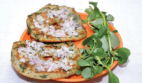 ஆரோக்கிய உணவு: பருப்புக் கீரை கோதுமை அடை