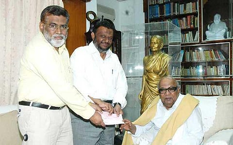 கருணாநிதி சொந்தப் பணத்தில் தமுமுகவுக்கு வாங்கிக் கொடுத்த 2 ஆம்புலன்ஸ்கள்