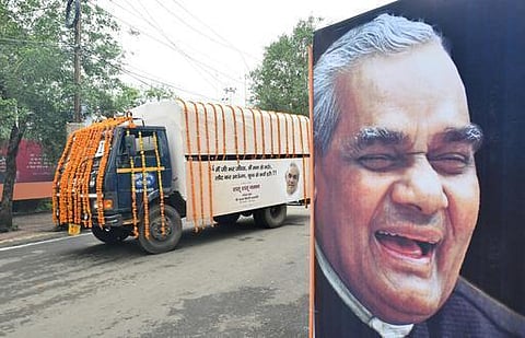 கடும் எதிர்ப்புகளுக்குப் பிறகு நாகாலாந்தில் ‘பெயரற்ற நதி’யில் வாஜ்பாய் அஸ்தி கரைப்பு