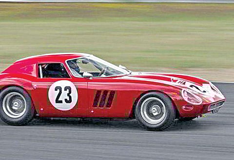 1962 மாடல் பெராரி  ரேஸ் கார் 339 கோடி ரூபாய்க்கு ஏலம்