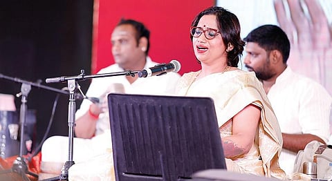 மேடை: வானவானங்கள் கொள்ளாத அருளே