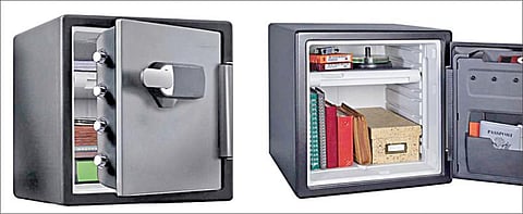 பாதுகாப்பான லாக்கர்கள்