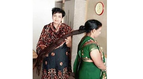 ‘4 அடி கூந்தலை வெட்டினால் தெய்வ குத்தம்’- 17 ஆண்டுகள் கழித்து கூந்தலை வெட்டிய பெண்