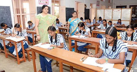 பிளஸ் 1 தேர்வு விவகாரம்: பொதுத் தேர்வை நீக்கினால் சிக்கல் தீருமா?