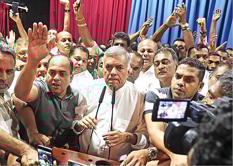 ரணில் விக்ரமசிங்க பெரும்பான்மையை நிரூபிக்க திட்டமிட்ட நிலையில் இலங்கை நாடாளுமன்றம் நவம்பர் 16 வரை முடக்கம்: அதிபர் மைத்ரிபால சிறிசேனா நடவடிக்கை; தமிழ் தேசியக் கூட்டமைப்பின் ஆதரவு யாருக்கு?