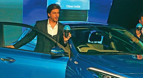 வாகன விற்பனைக்கு உதவும் நட்சத்திரங்கள்