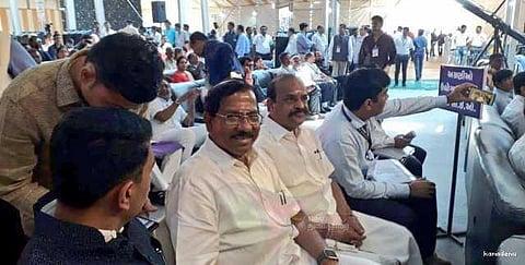 இது ஒற்றுமைக்கான புகைப்படம்!